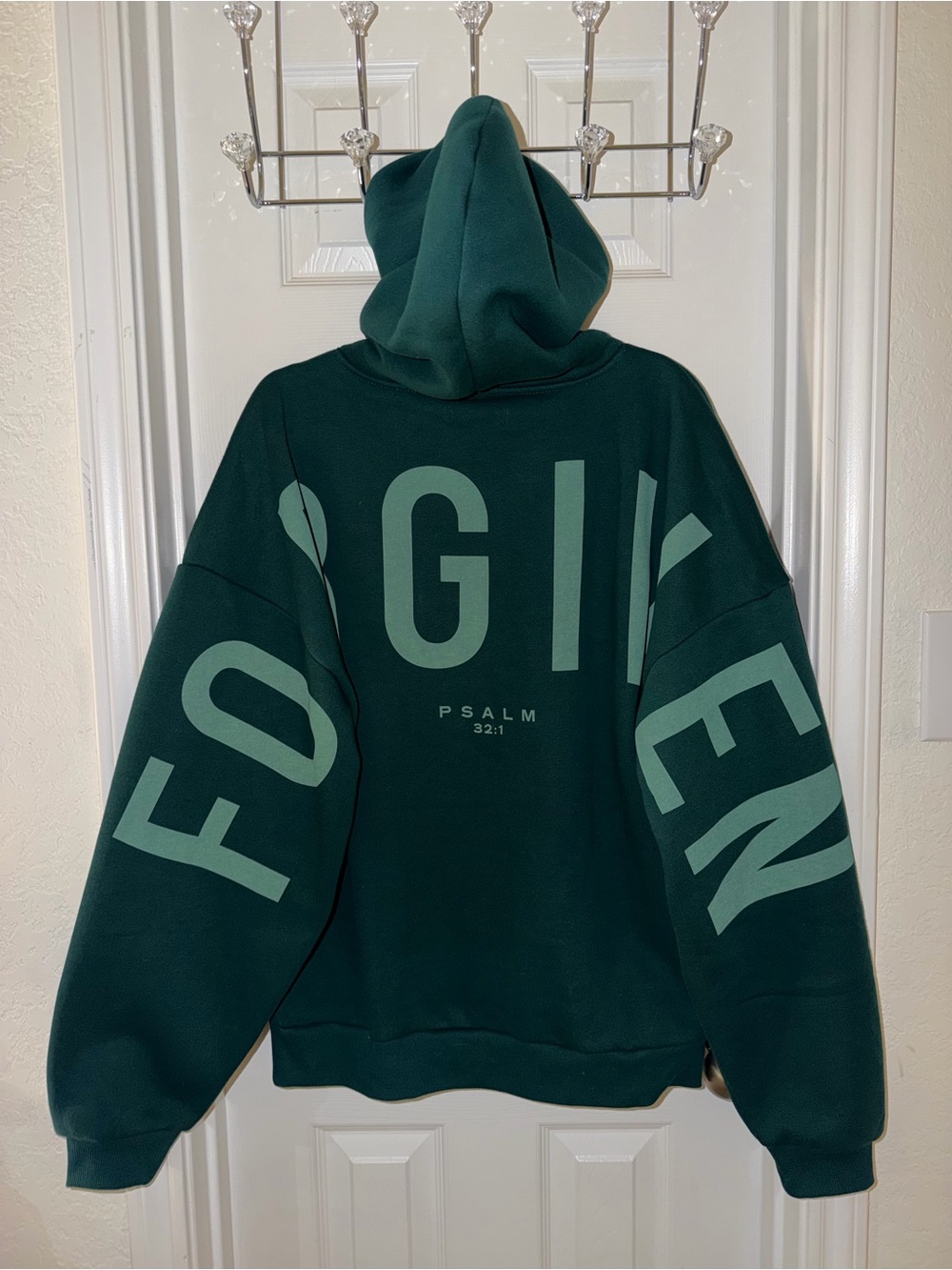 GLO ‘God’s Love Overcomes Oversized Forest Green Hoodie - Picture 3 of 3